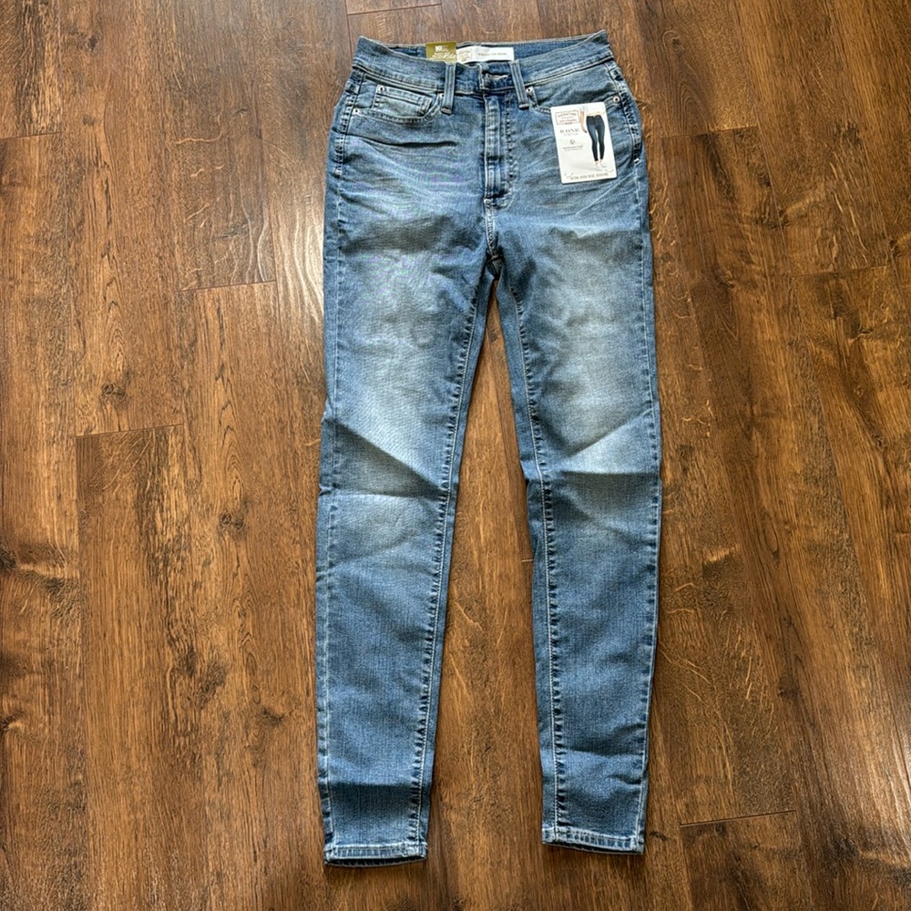 NWT Signature Levi Strauss Ultra High Rise Jegging